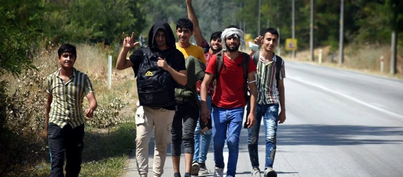 Έβρος: Χιλιάδες Αφγανοί συγκεντρώνονται στην Ανδριανούπολη για την «έφοδο» - Εκατοντάδες μπαίνουν αυτή την στιγμή